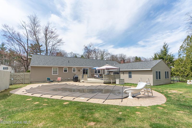 3rd image of 8 Lakewood Drive