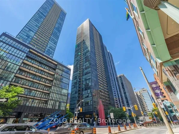 110 Charles St E, Toronto, ON