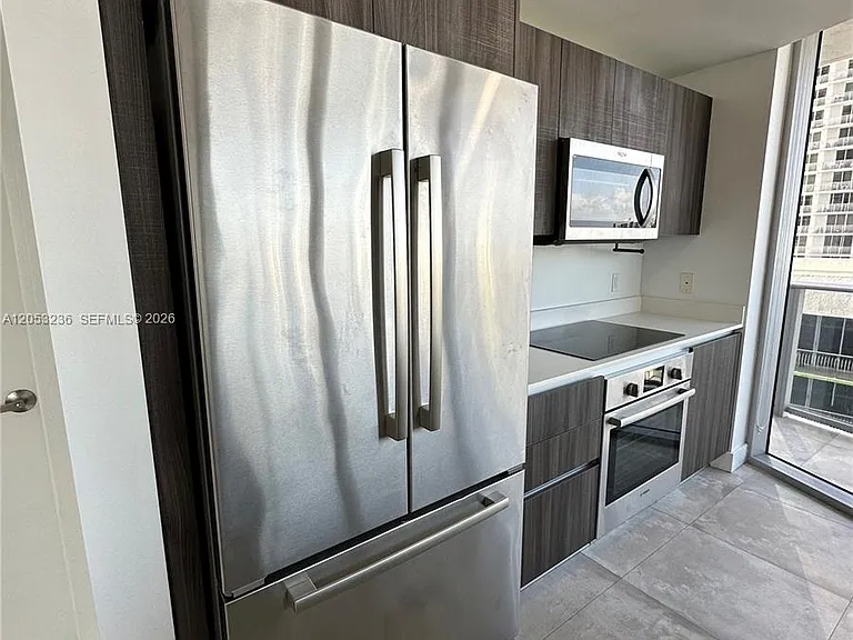 488 NE 18th St #3500 — Photo 5