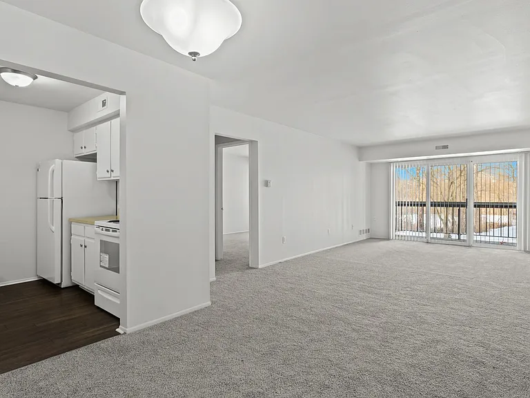 Willow Tree Apartments — Photo 53
