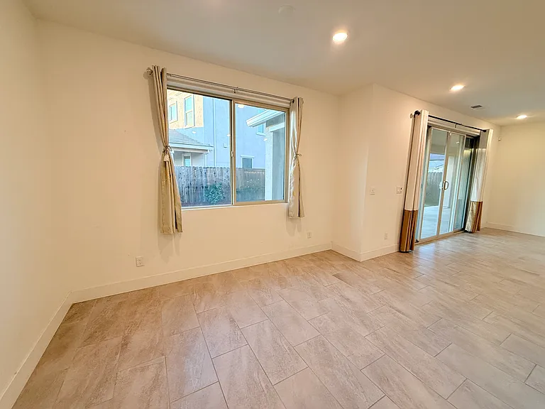 12920 Knightsbrook Ave — Photo 14