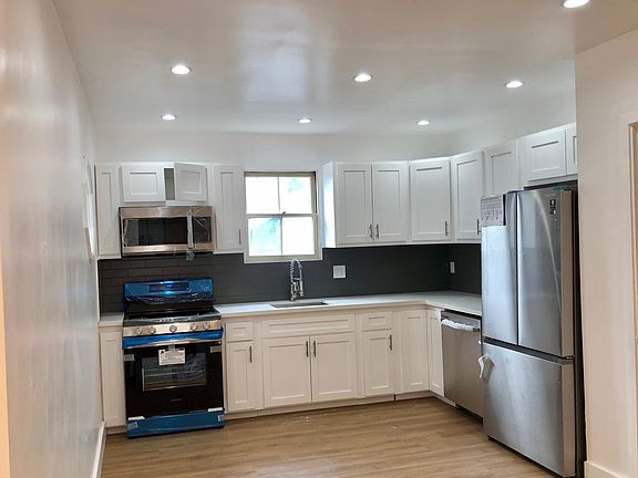 5th image of 1800 N Mariposa Ave #1802