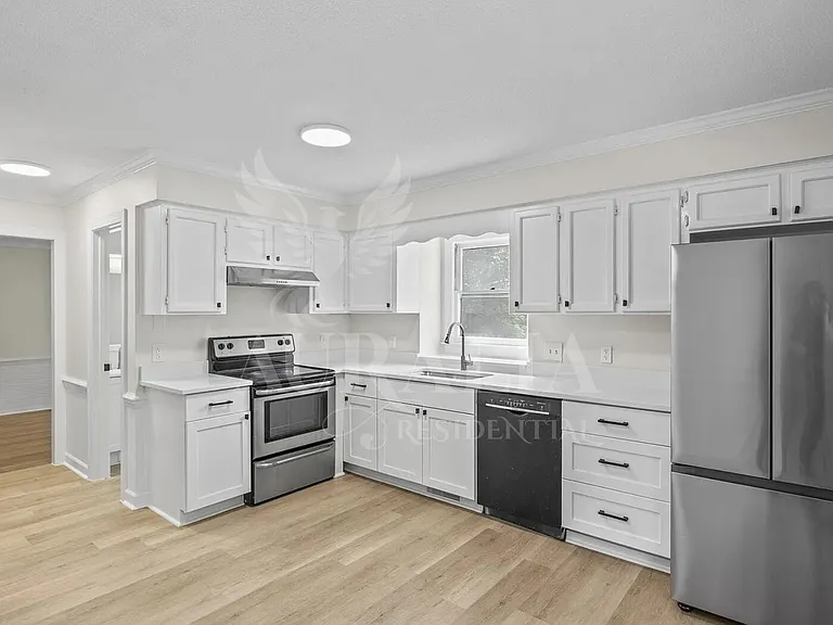 623 Elmwood Ct — Photo 12