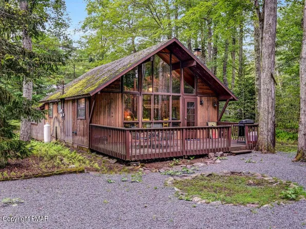 358 Canoe Brook Rd, Pocono Pines, PA 18350