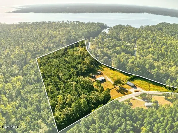 1402 Lynchs Beach Loop Road, Bayboro, NC 28515