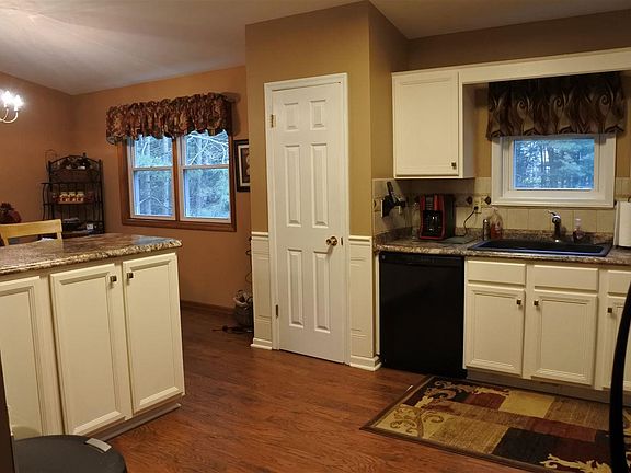 3rd image of 23 Herald Dr