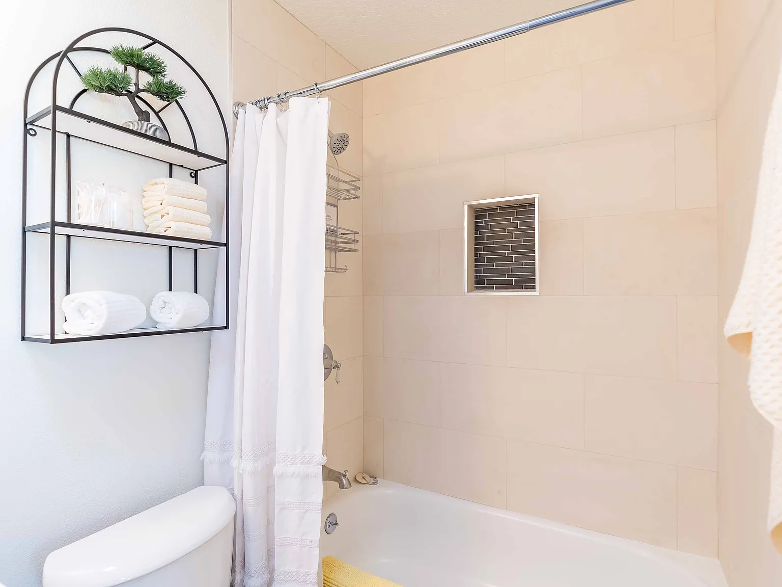 2 bed, 1000 sqft, $1,650 — Photo 4