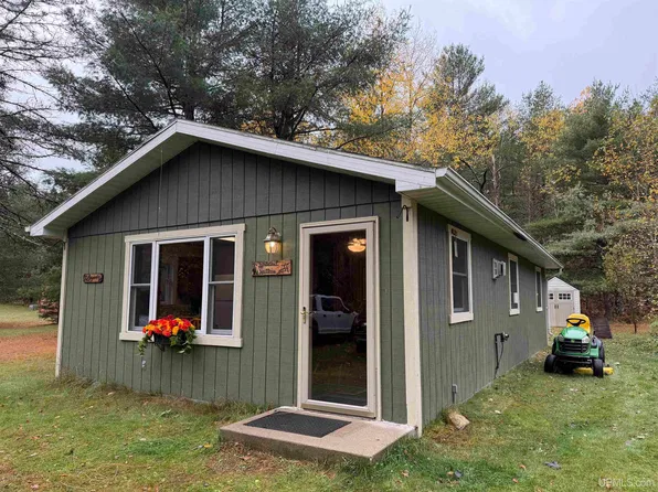 W4798 Bernice Dr, Pembine, WI 54156