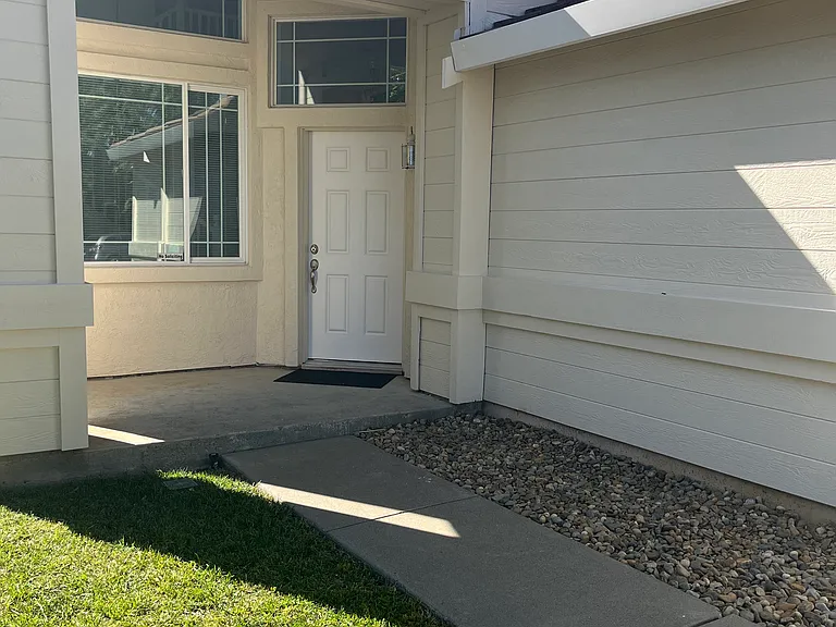 525 Wicklow Dr — Photo 2
