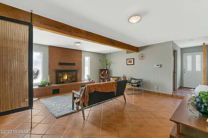 3 bed, 2268 sqft, $2,495 — Photo 2