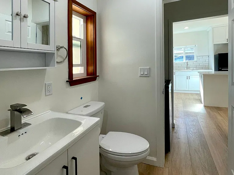 6946 Gentry Ave — Photo 7