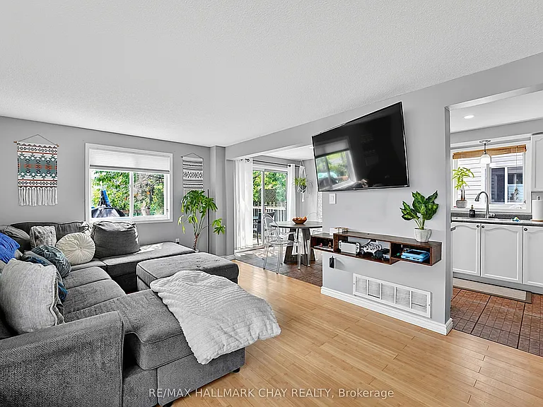 109 Wessenger Dr — Photo 8