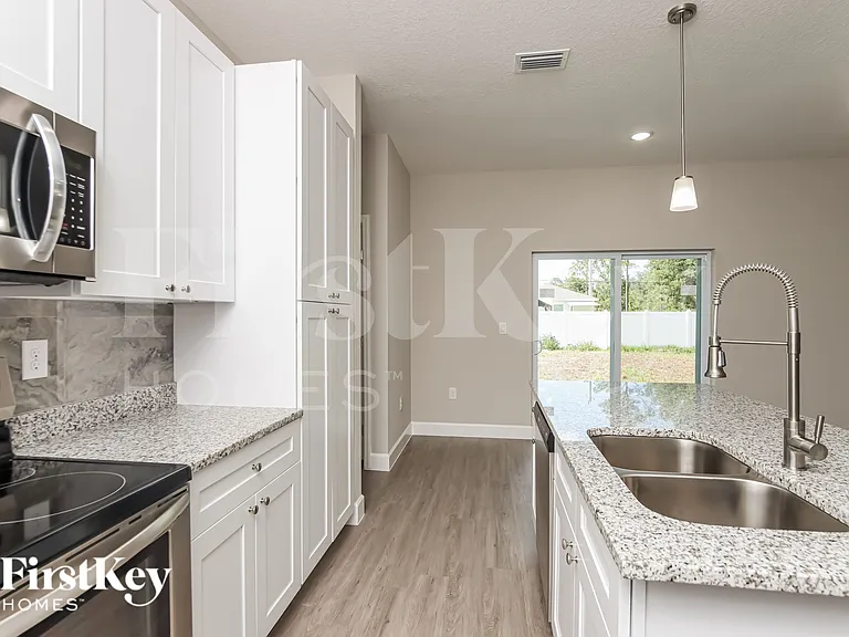 717 Lavender St SE — Photo 6