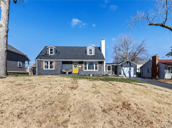 621 Meadowridge Ln, Saint Louis, MO 63122