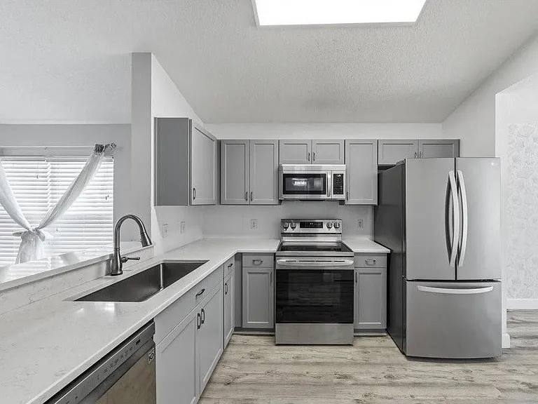 Meadowpark Pl — Photo 4