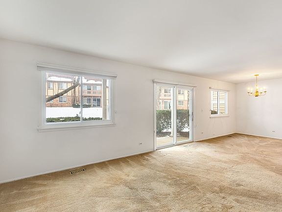 3rd image of 206 Blossom Ct #206