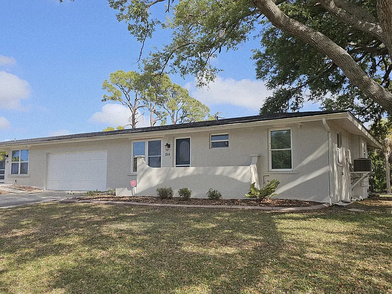 284 Rotonda Blvd W