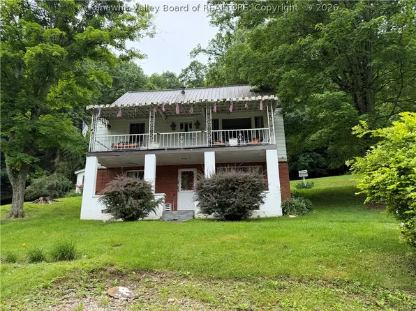 50 31st St E, Nitro, WV 25143