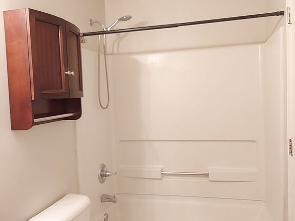 4th image of 661 Bartons Landing Pl APT 7
