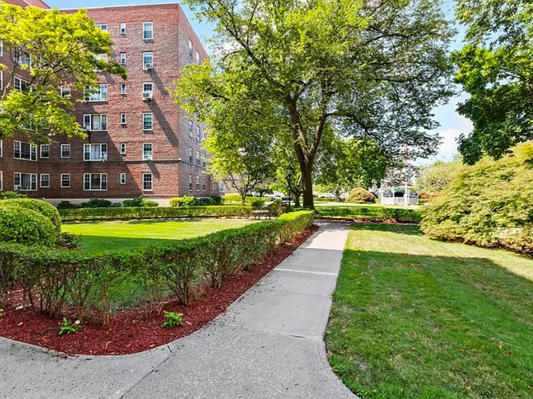 220 Pelham Rd #5E — Photo 24