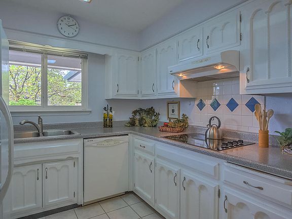 2nd image of 14204 La Cueva Ave NE