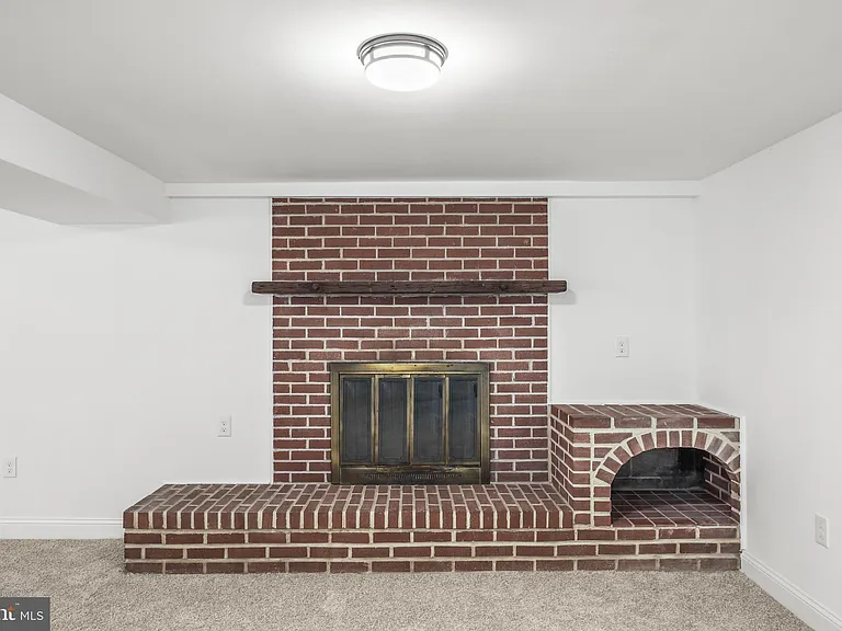 313 Windsor Ct — Photo 56
