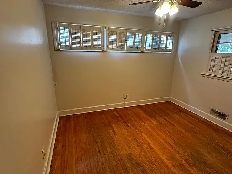 416 Stroud Rd — Photo 11