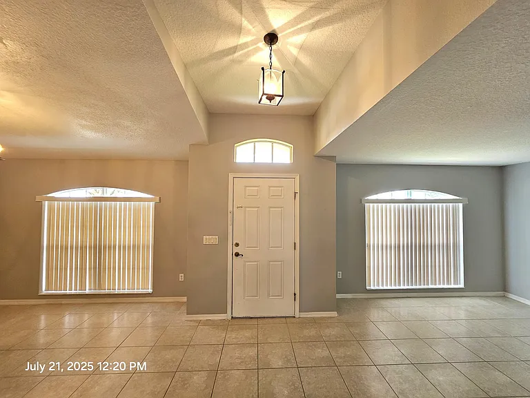 2182 SW Idaho Ln — Photo 2