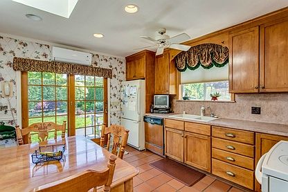 5th image of 65 Romana Dr
