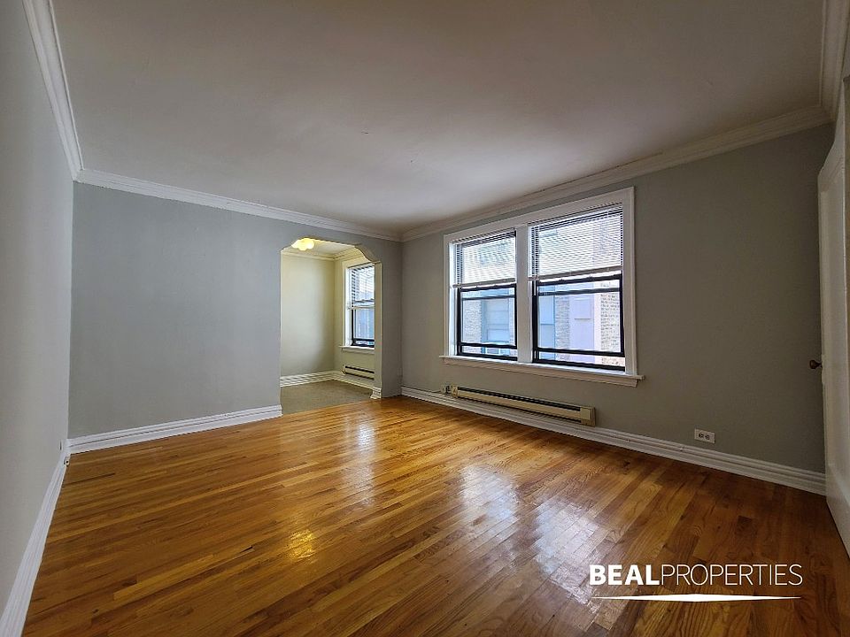 1st image of 425 W Roscoe St #425402
