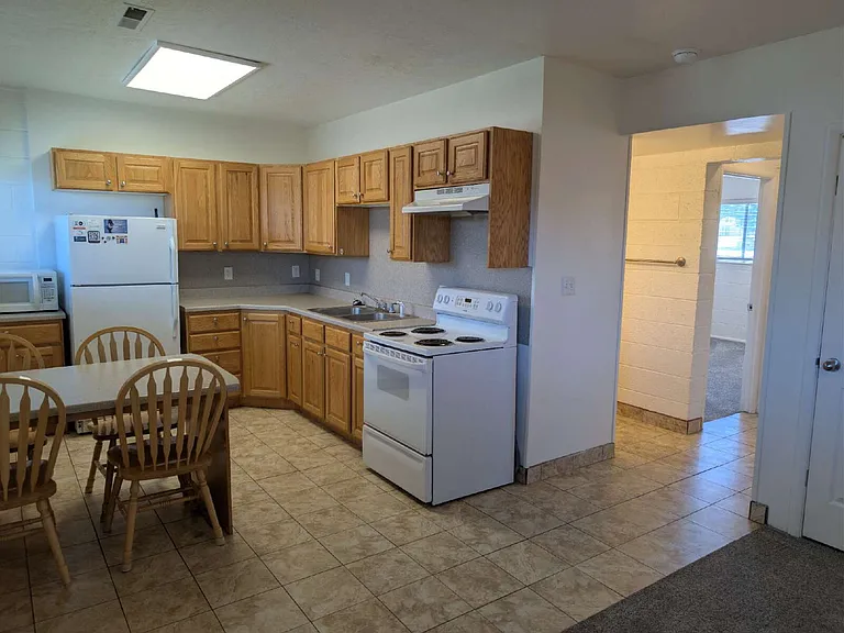 147 N 300 E #6 — Photo 7