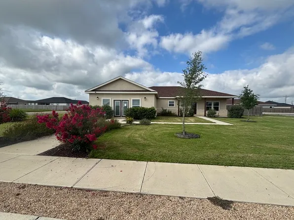 100 Strawberry Flds, Poteet, TX 78065