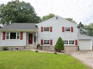 15 Abbie Ln, Hyde Park, NY 12538