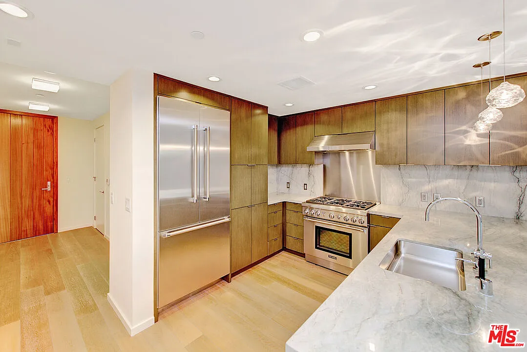 2 bed, 2.0 bath, 1494 sqft, $7,400 — Photo 2