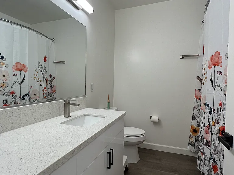 926 Warwick Ave — Photo 26