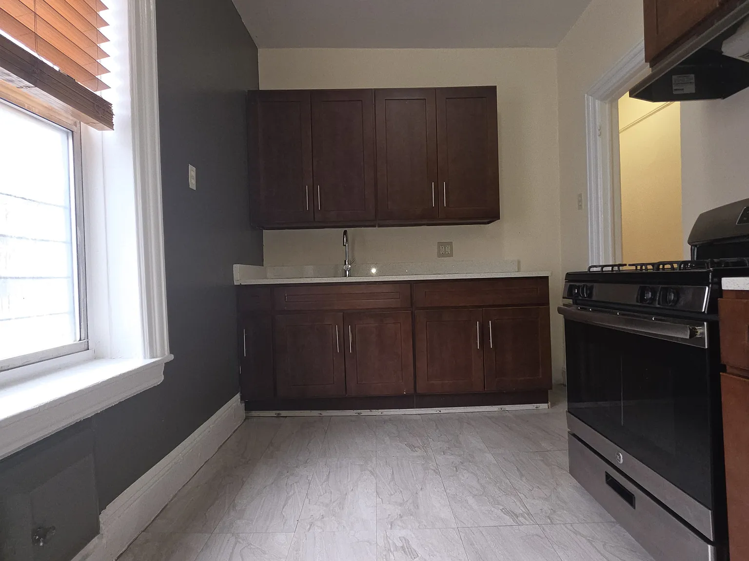 1068 Winthrop Street — Photo 4