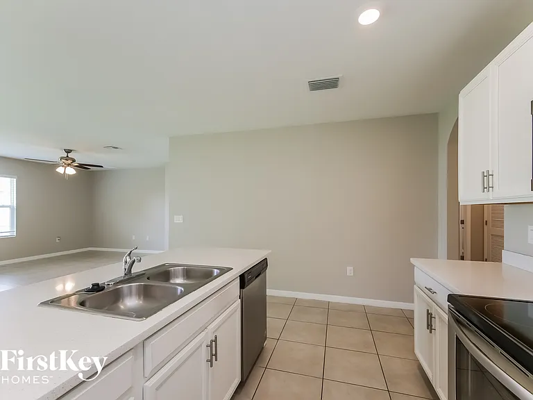 18533 Miami Blvd — Photo 7