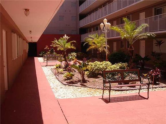 5th image of 600 NW 32nd Pl APT 105