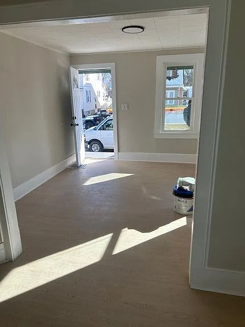 4 bed, 1.0 bath, 1300 sqft, $1,700 — Photo 2