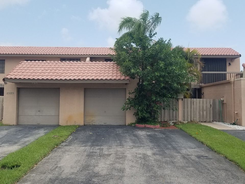 1st image of 20571 NE 6th Ct