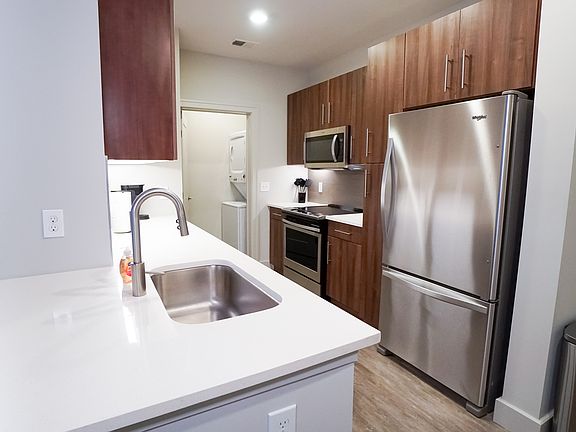 3rd image of 416-12 W Gay St