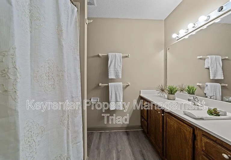 211 McIver St #A — Photo 5
