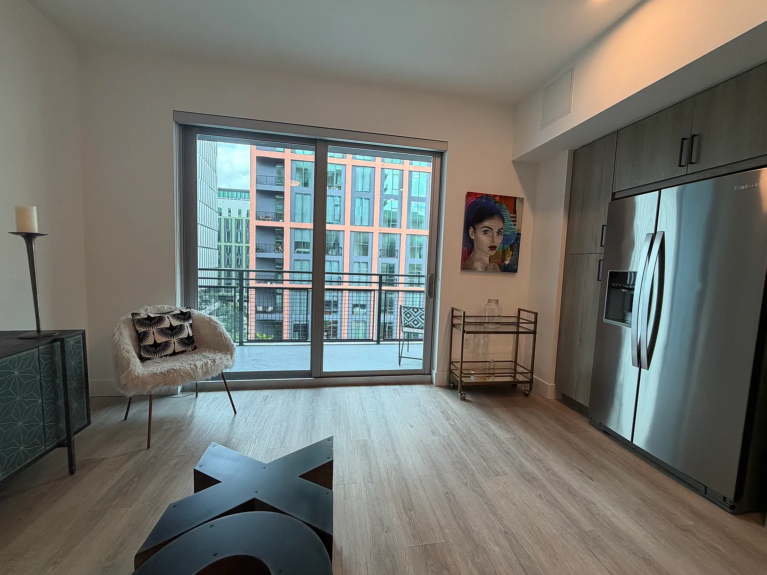 Studio, 640 sqft, $2,011 — Photo 2