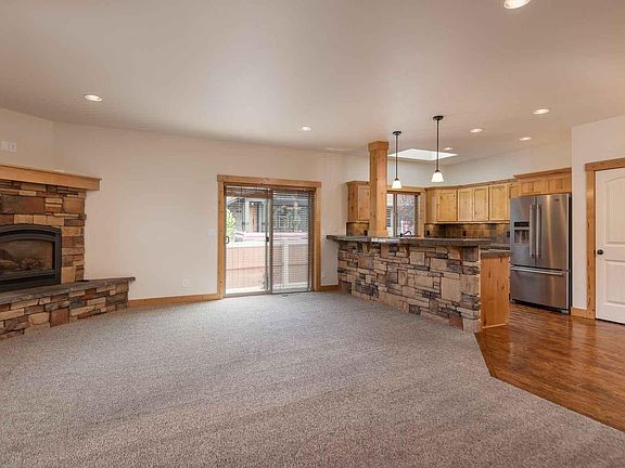 Bright open floorpan - perfect for entertaining