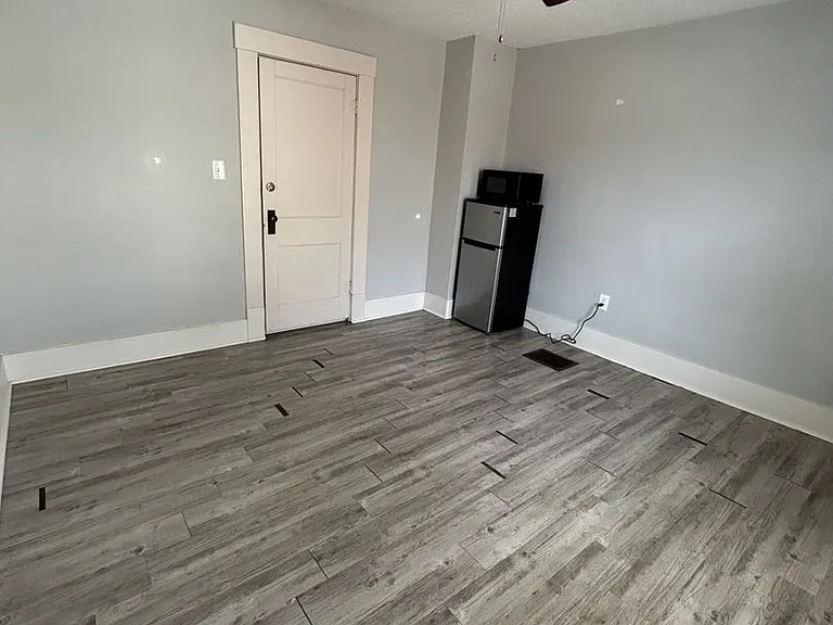 110 W Lindburg St — Photo 3