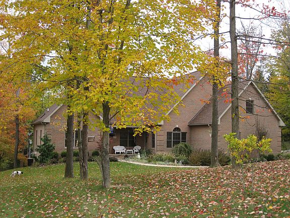 2nd image of 1737 Forest Hills Cir