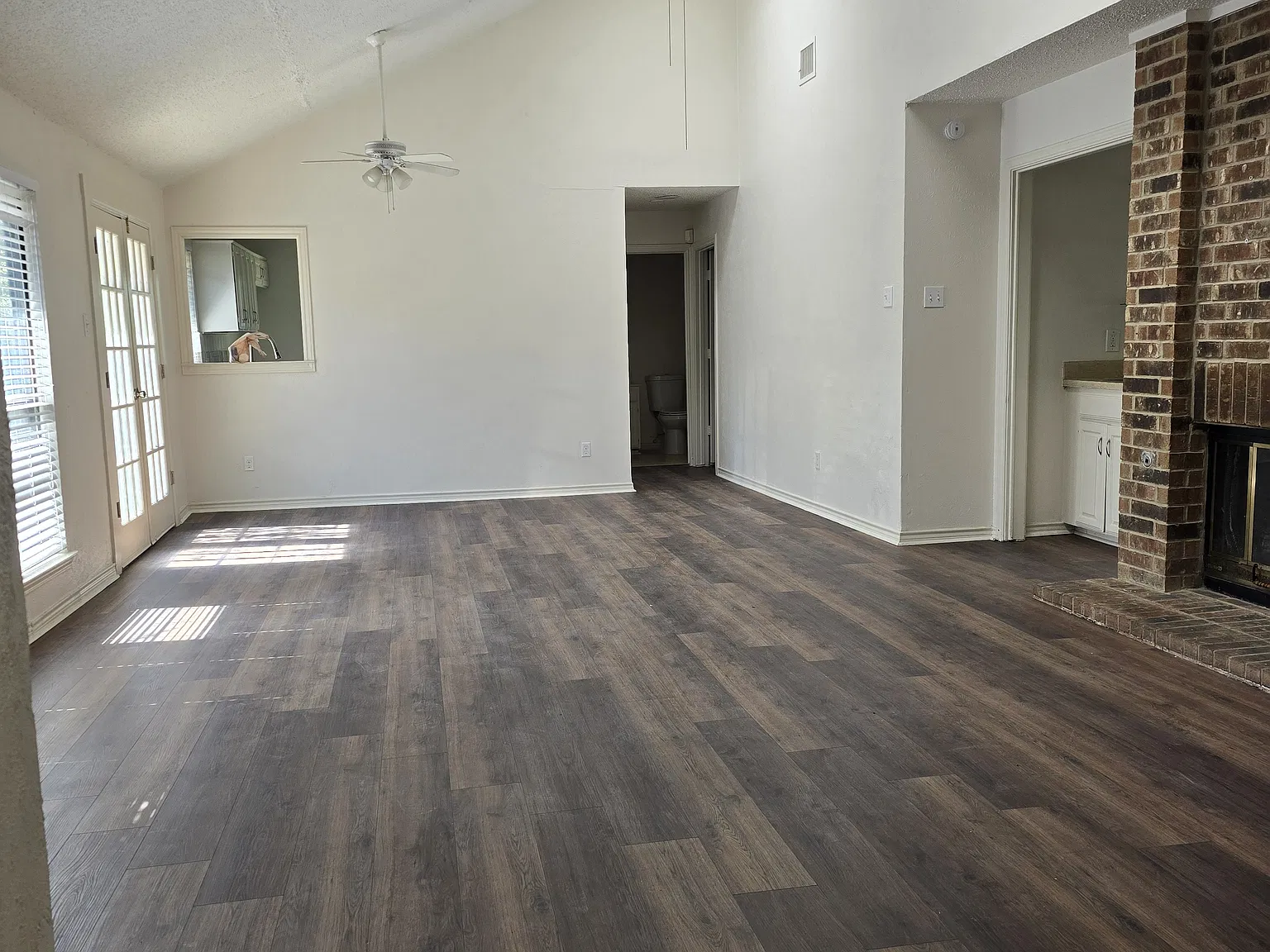 3 bed, 2.5 bath, 1500 sqft, $2,395 — Photo 3