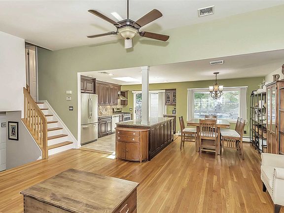 5th image of 15 Glen Ln