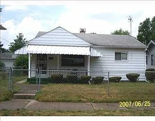 1105 N Brookfield St photo 1