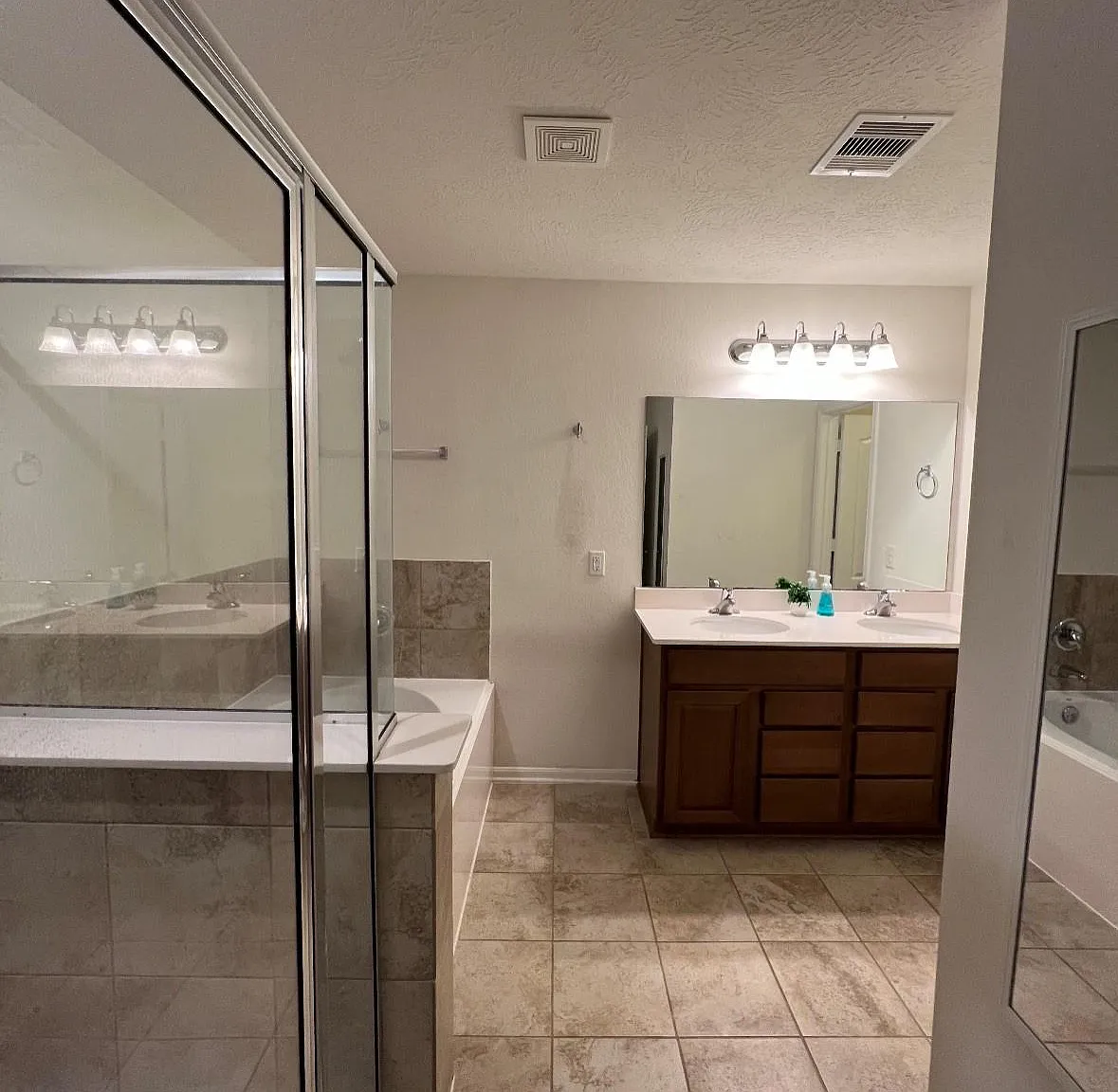 4 bed, 2.5 bath, 2036 sqft, $754 — Photo 2